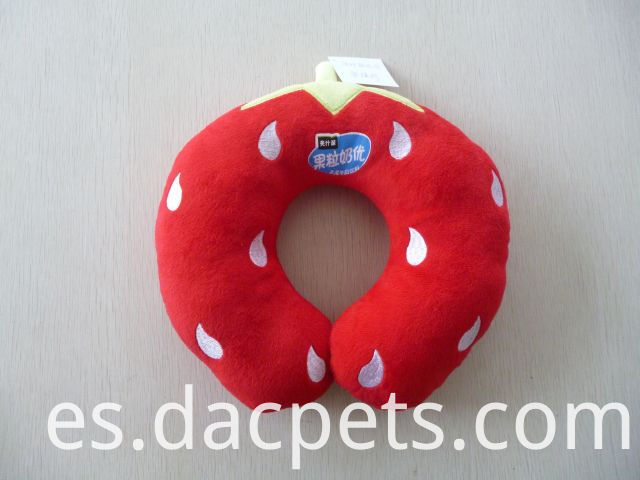 almohada de felpa de cuello de fresa strawberry plush neck pillow